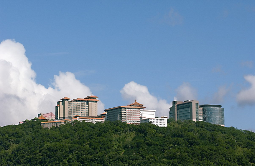 文化大學體育館坐落於陽明山,擁有俯瞰雙北城市的無敵景觀。優質的場館設施,培養各類優秀體育人才。